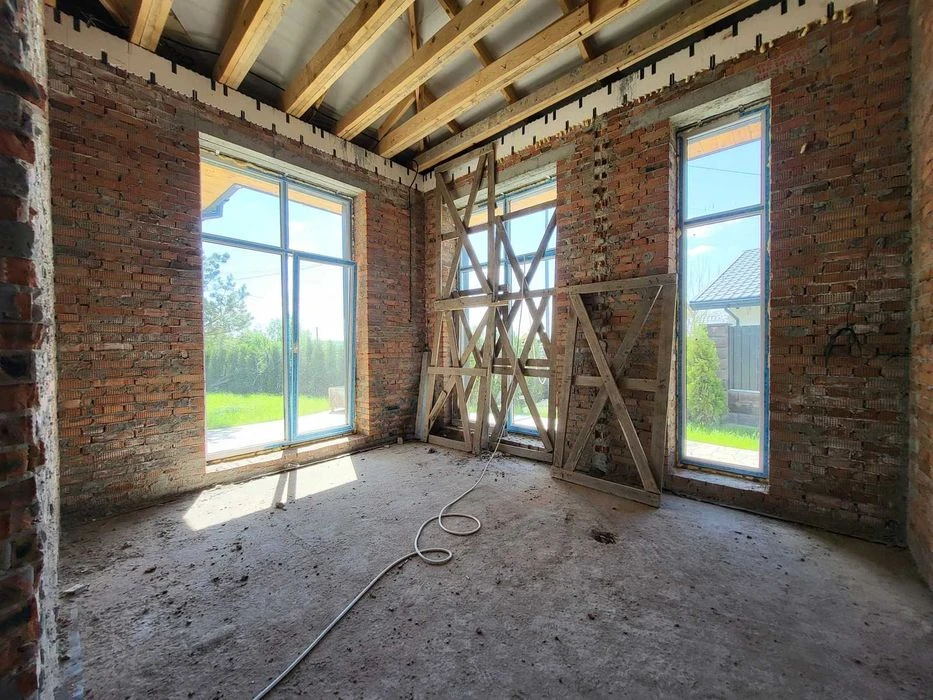 Exclusive one-story house in Pyatnychany