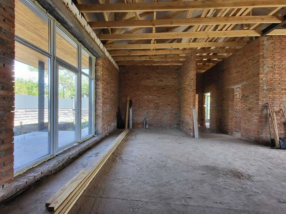 Exclusive one-story house in Pyatnychany
