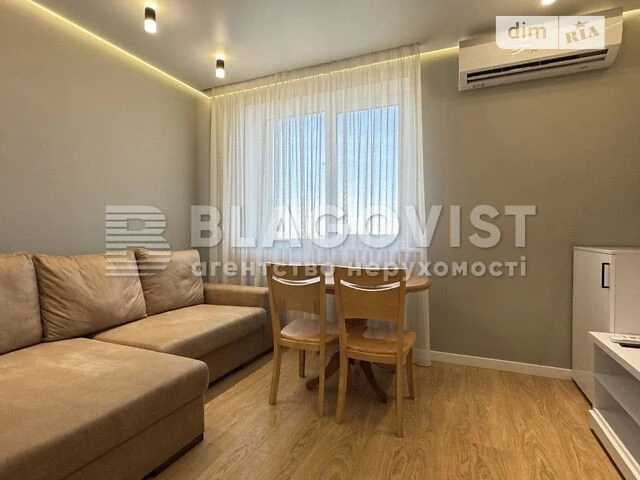 Продаж 3к квартири 81 кв. м на вул. Академіка Шалімова 35А •