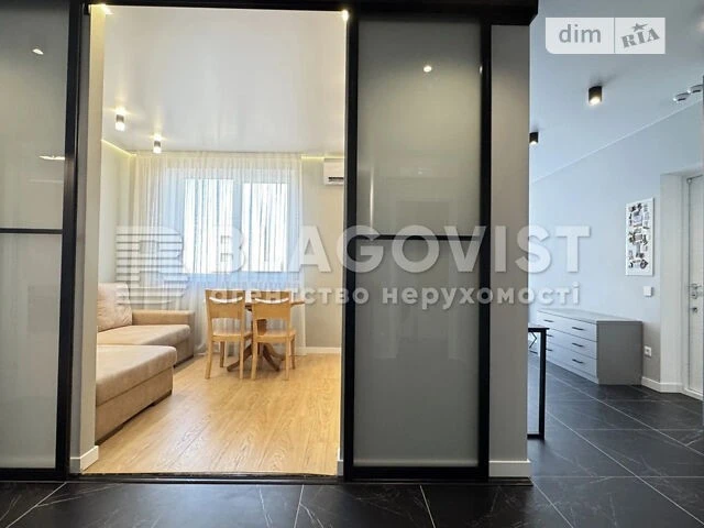 Продаж 3к квартири 81 кв. м на вул. Академіка Шалімова 35А •