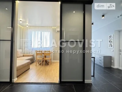 Продаж 3к квартири 81 кв. м на вул. Академіка Шалімова 35А •