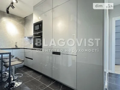 Продаж 3к квартири 81 кв. м на вул. Академіка Шалімова 35А •