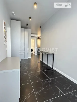 Продаж 3к квартири 81 кв. м на вул. Академіка Шалімова 35А •