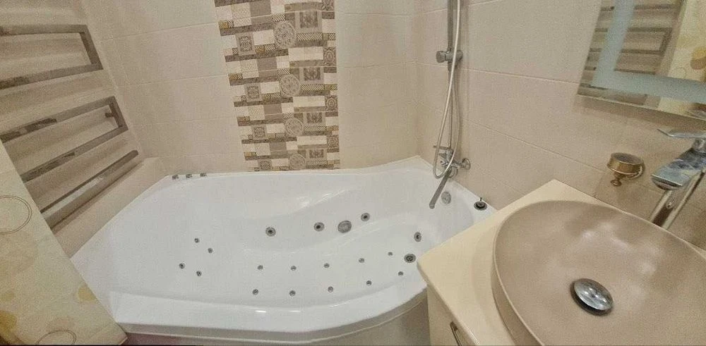 I will sell a stylish 4-room apartment in Ulduz Rabochaya residential complex