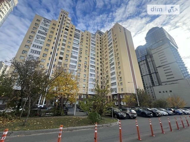 Sale of 4-room apartment 116 sq. m on Andriy Verkhoglyada St. 4 • I
