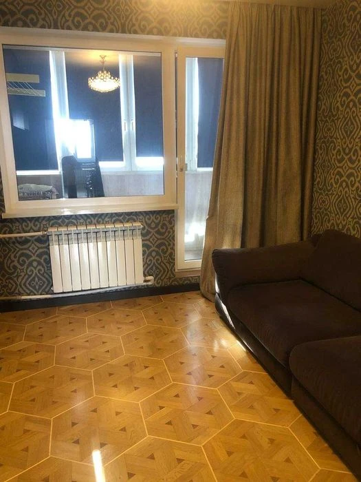 Selling a 4-room apartment in Alekseevka.