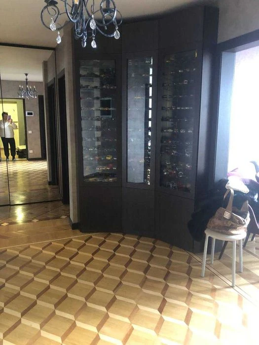 Selling a 4-room apartment in Alekseevka.