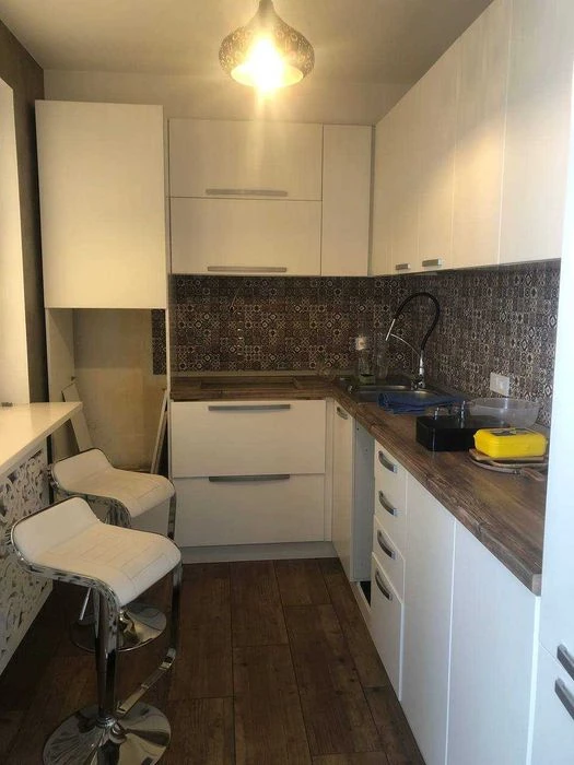 Selling a 4-room apartment in Alekseevka.