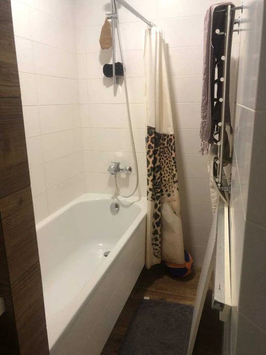 Selling a 4-room apartment in Alekseevka.