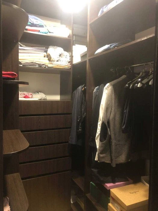 Selling a 4-room apartment in Alekseevka.