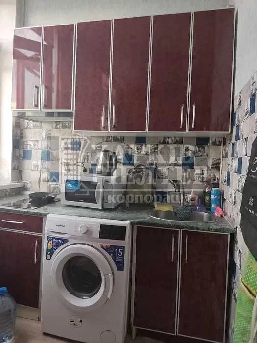 D1C I will sell a guest house near the Naukova metro station, Pavlivska Street 5.