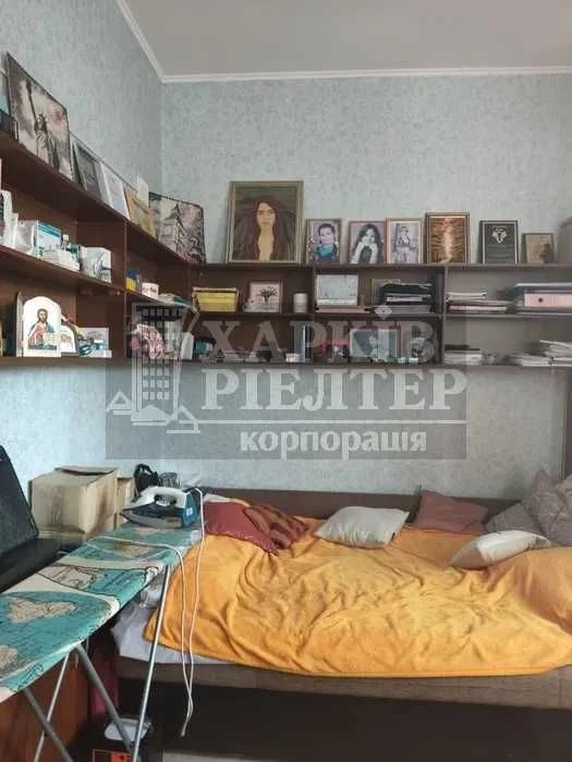 D1C I will sell a guest house near the Naukova metro station, Pavlivska Street 5.