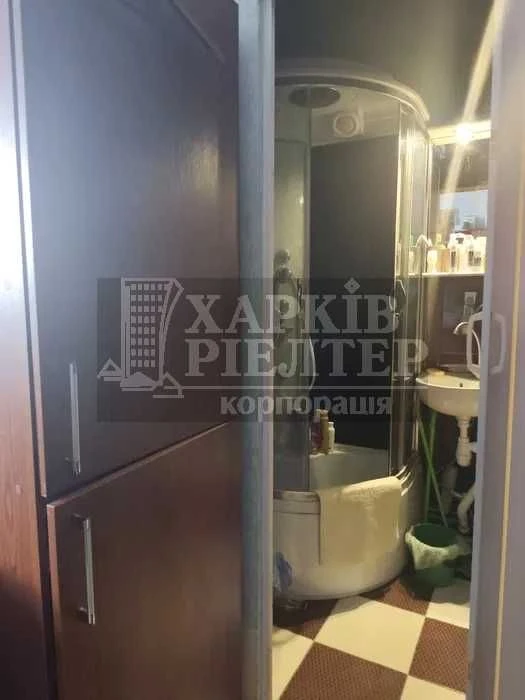 D1C I will sell a guest house near the Naukova metro station, Pavlivska Street 5.
