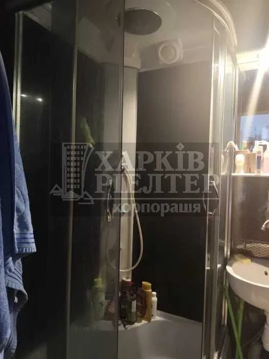 D1C I will sell a guest house near the Naukova metro station, Pavlivska Street 5.