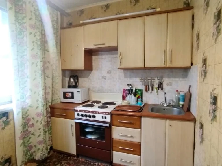 Apartment. Kharkiv, Traktorostudivnyky Ave.