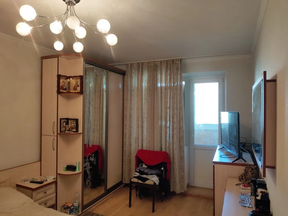 Терміновий продаж 3-х кімнатної квартиру. Крошня вулиця Наро