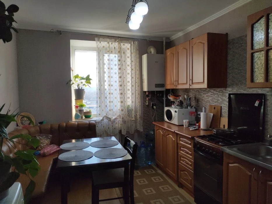Терміновий продаж 3-х кімнатної квартиру. Крошня вулиця Наро