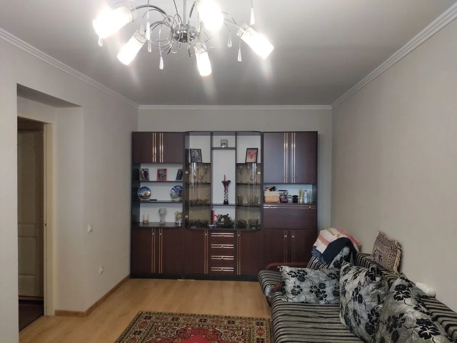 Терміновий продаж 3-х кімнатної квартиру. Крошня вулиця Наро