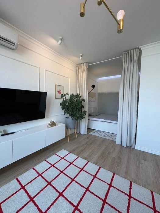 WITHOUT% Selling a 1-room apartment in the Parkland residential complex, Yunatska Street 17. Avton
