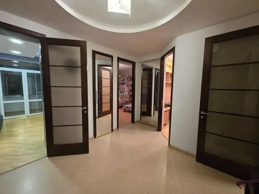 Renovated apartment 110 sq.m., Myru St.
