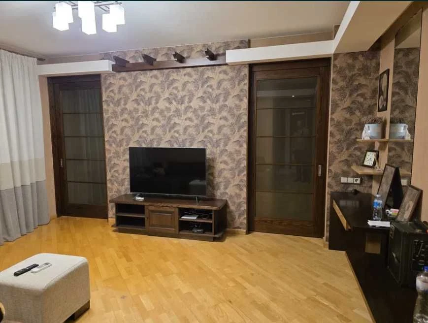Renovated apartment 110 sq.m., Myru St.