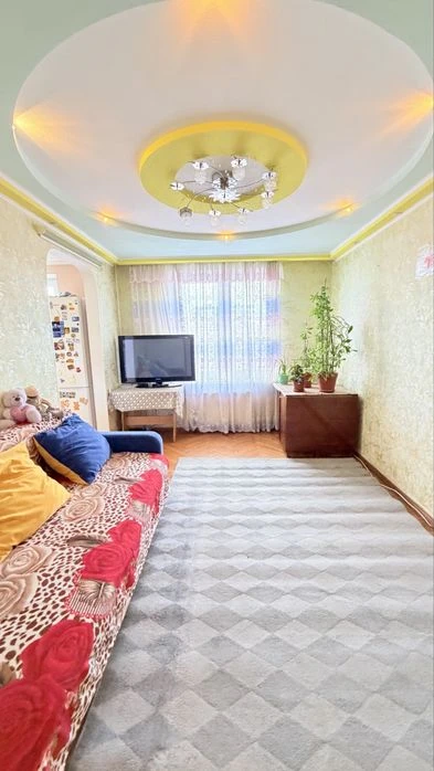 I will sell a 3-room apartment at Neskorenykh 32 with major renovation, with