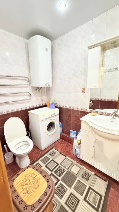 I will sell a 3-room apartment at Neskorenykh 32 with major renovation, with