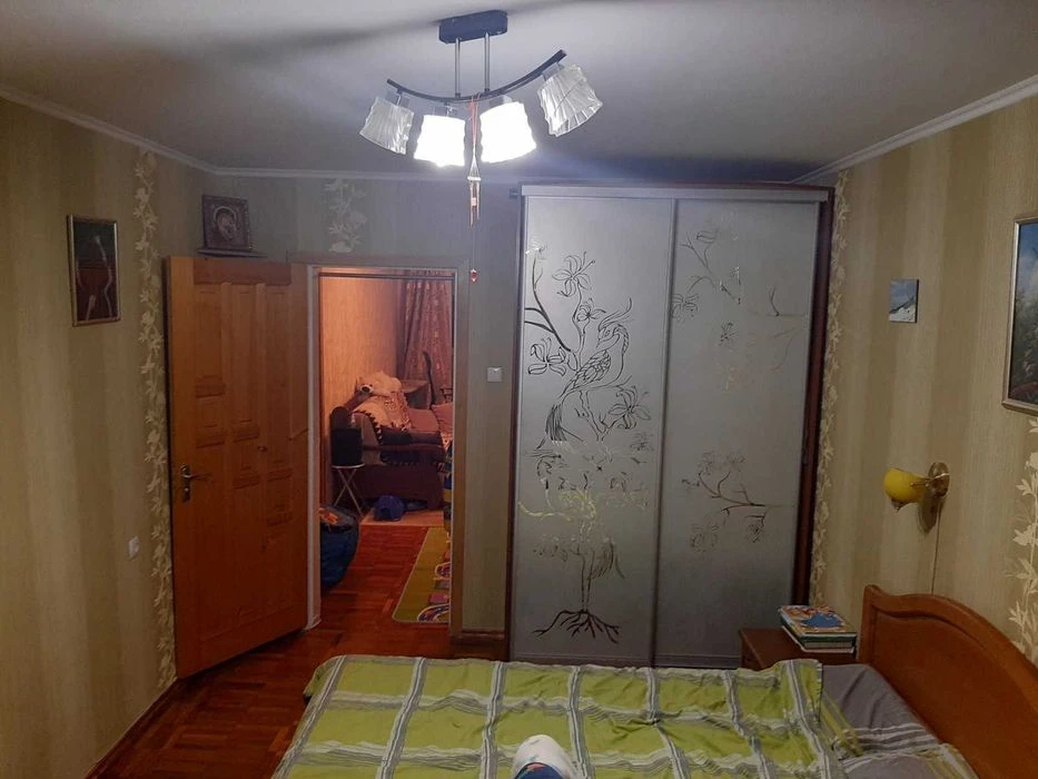 I will sell 3 square meters. 5/9 Sand owner