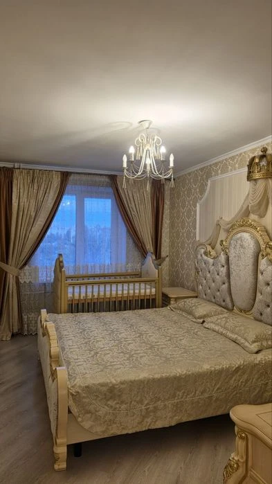 продаж 4х-кімн квартири в центрі