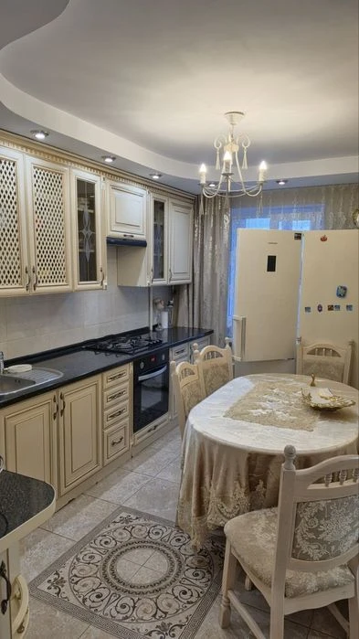 продаж 4х-кімн квартири в центрі