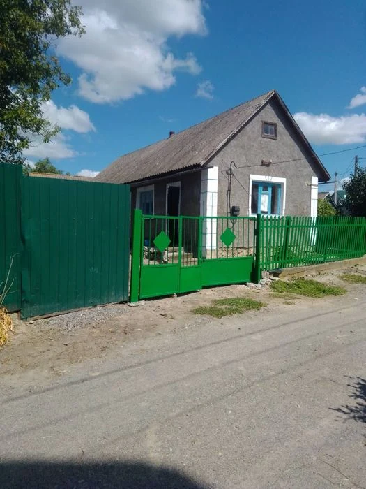 Продам будинок в смт.Сутиски
