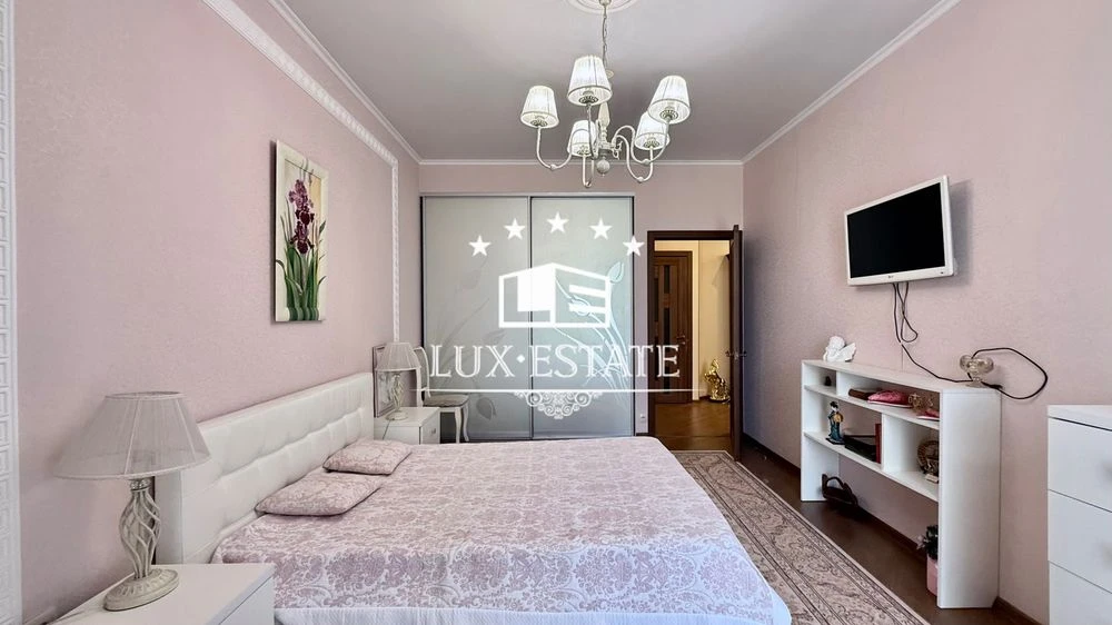 Two-room apartment for sale in the prestigious East-West residential complex.