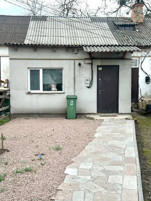 Продаж 1 кімнатної частини будинку •Центр • З землею • Гараж