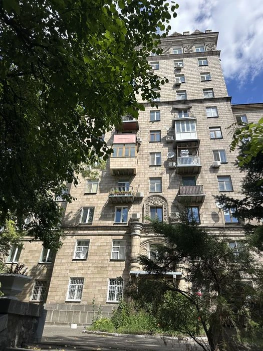 Кловський узвіз ! Продаж унікальної трикімнатної квартири в
