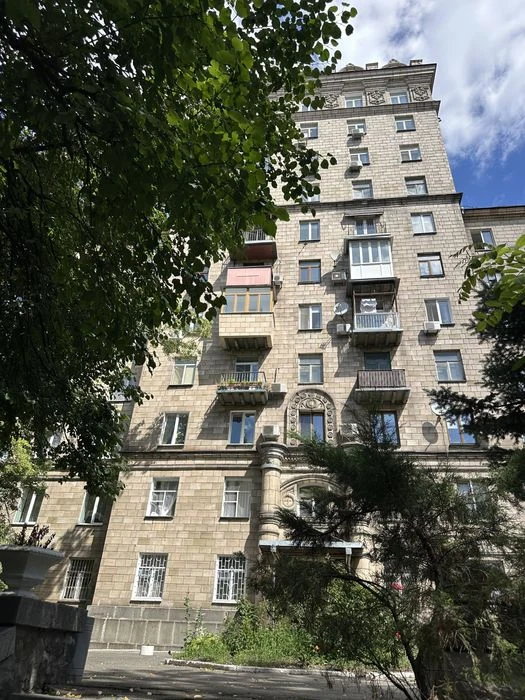 Кловський узвіз ! Продаж унікальної трикімнатної квартири в