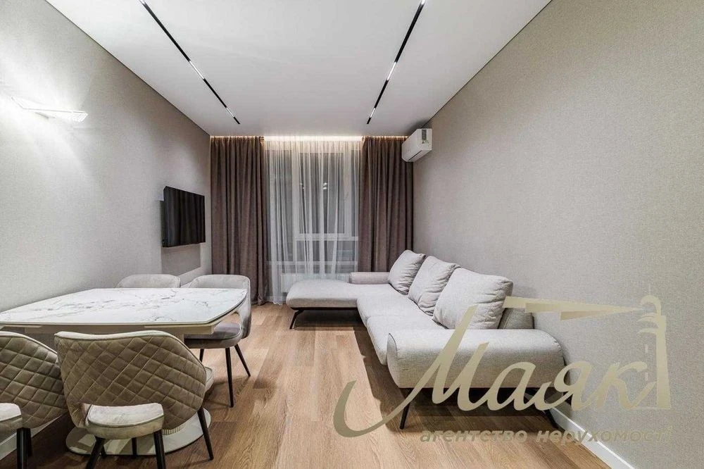 Sale of a 1-room apartment with new renovation in the Varshavski residential complex