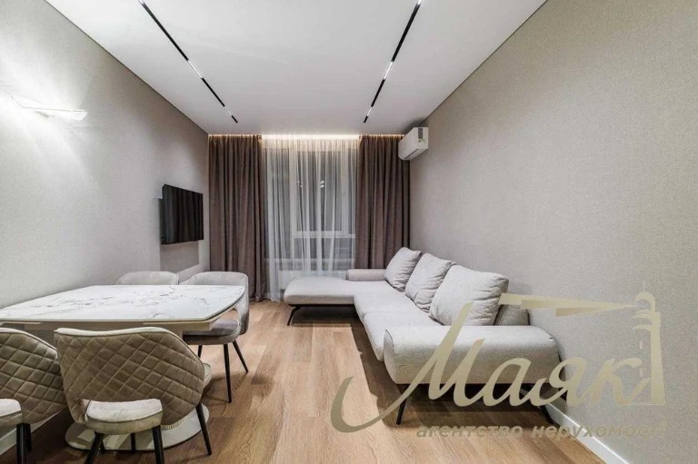 Sale of a 1-room apartment with new renovation in the Varshavski residential complex