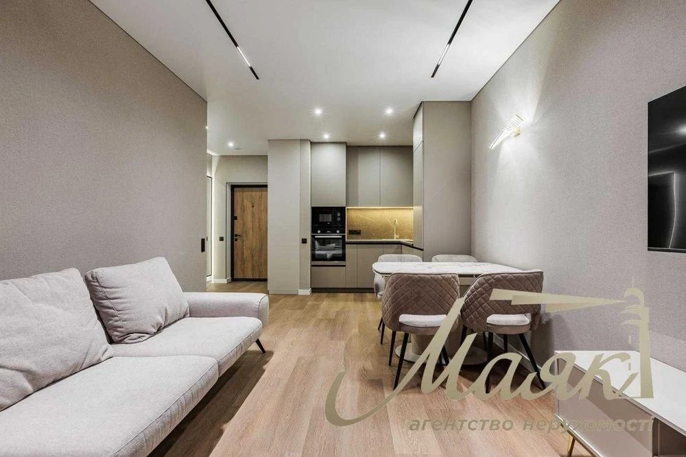 Sale of a 1-room apartment with new renovation in the Varshavski residential complex