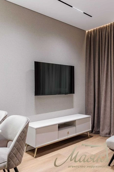 Sale of a 1-room apartment with new renovation in the Varshavski residential complex