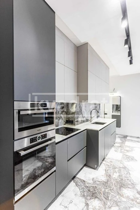 No commission for the buyer % Sale of a 3-room apartment (2 s