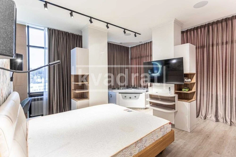 No commission for the buyer % Sale of a 3-room apartment (2 s