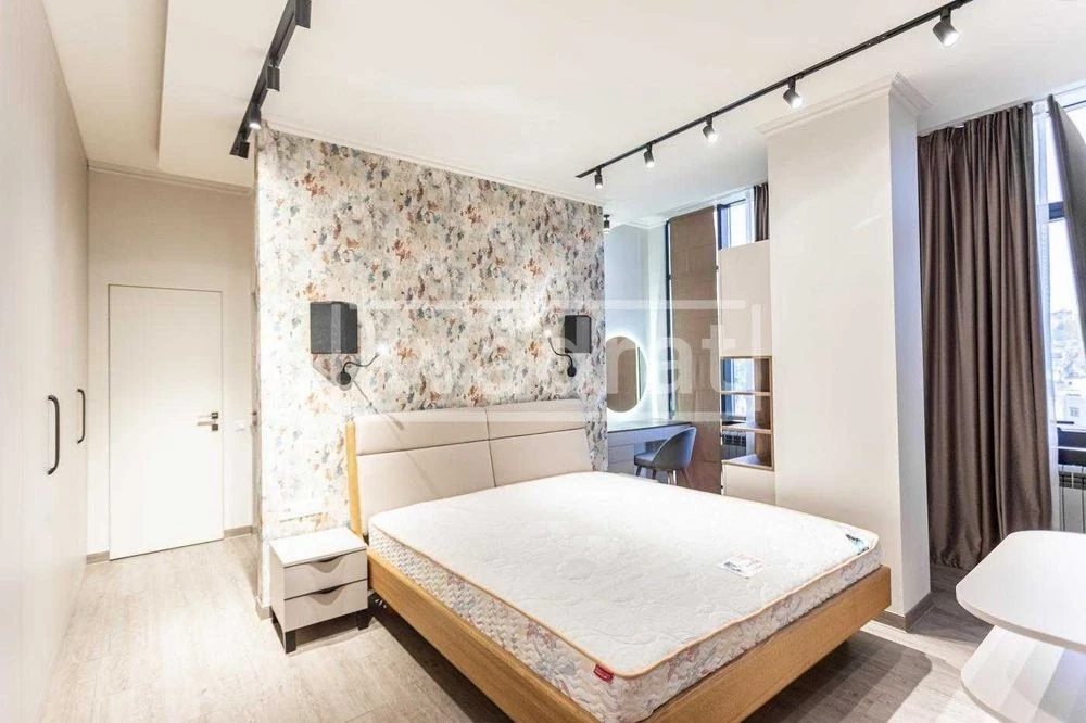 No commission for the buyer % Sale of a 3-room apartment (2 s