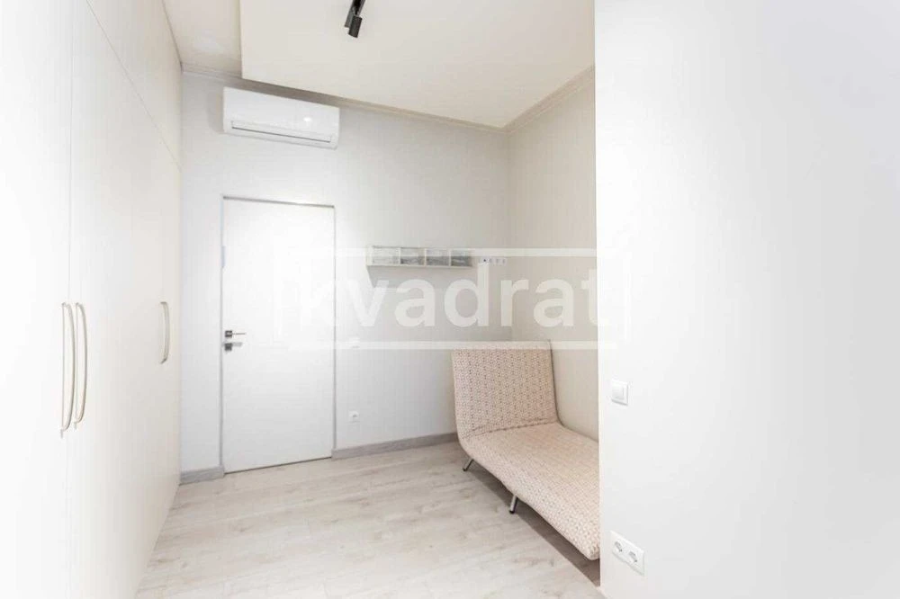 No commission for the buyer % Sale of a 3-room apartment (2 s