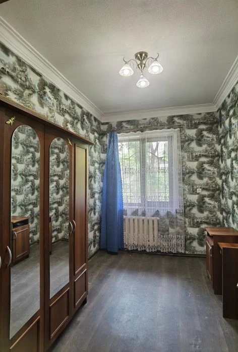 Продам 2к сталинку на улице Кутузова