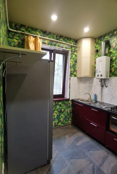 Продам 2к сталинку на улице Кутузова