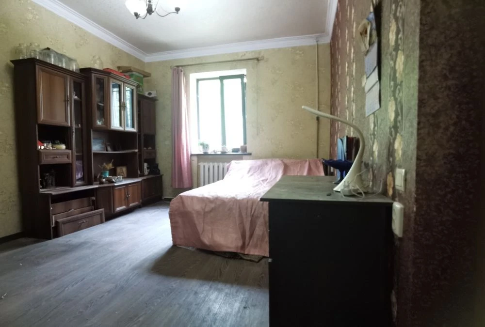Продам 2к сталинку на улице Кутузова