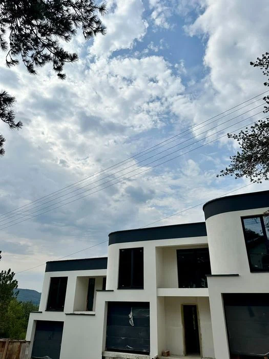 Продажа преміальних таунхаусів в заповідній зоні Ужгорода