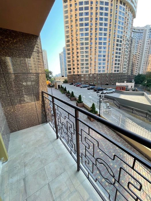 I will sell a 2-room apartment at 51 Zhemchuzhina Arkadiya