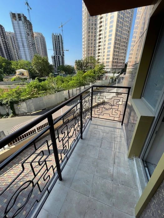 I will sell a 2-room apartment at 51 Zhemchuzhina Arkadiya