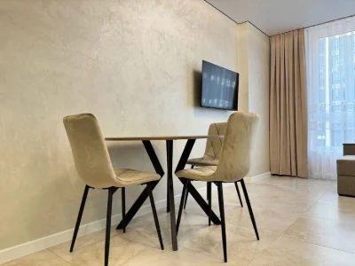 Large 1-room apartment with renovation, developed infrastructure 8